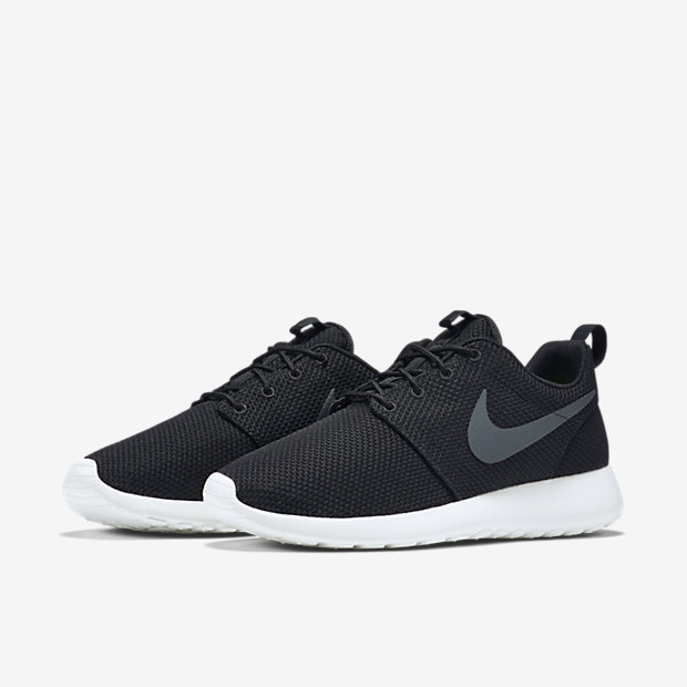 Nicky's Pick: Nike Roshe One (Black/White)