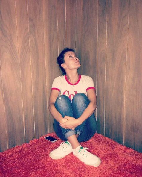 Olivia Wilde took a break from the director's chair to snap a shot for Instagram in a 'Coke Add Life to Everything' tee by Junk Food and Vans Era 50 sneaks in True White/Kelly Green.
