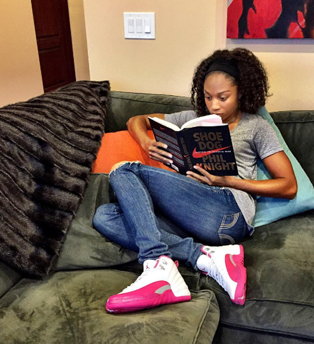 Allyson Felix sat down with a good read ( 'Shoe Dog' by Phil Knight ) in the Air Jordan 12 “Vivid Pink.”