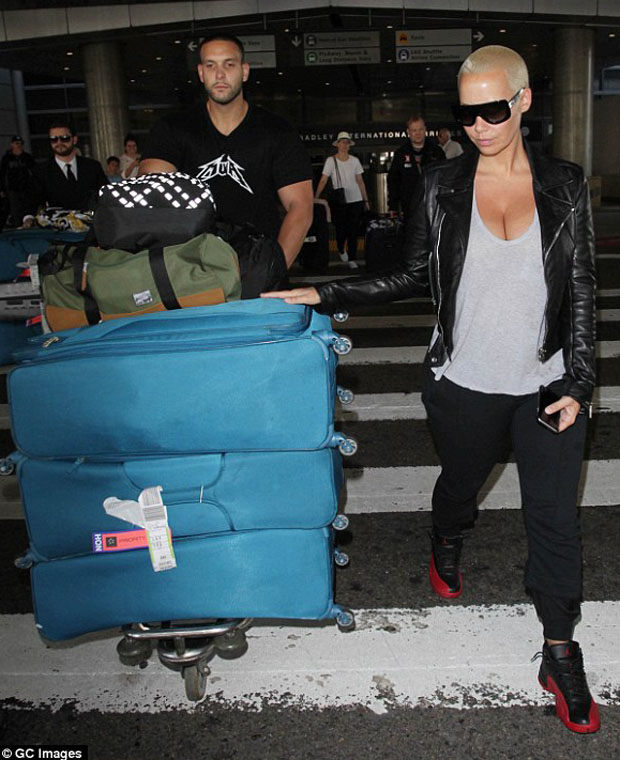 Amber Rose kept it comfy in the Air Jordan 12 “Flu Game.”