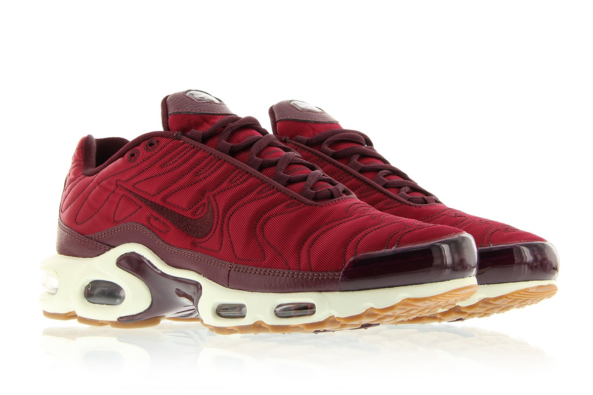 Nike Brings The Wine With This Nike Air Max Plus PRM — CNK Daily  (ChicksNKicks)