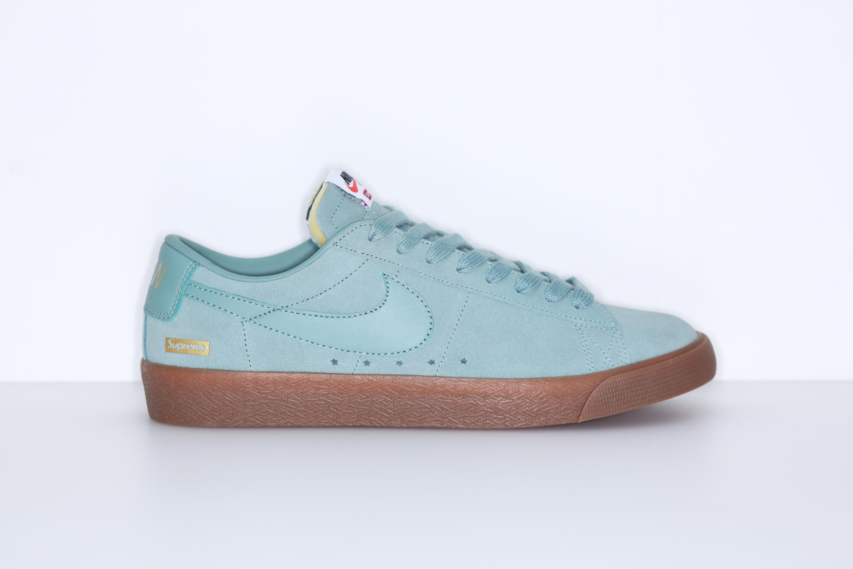 supreme-nike-sb-blazer-low-gt-3.jpg