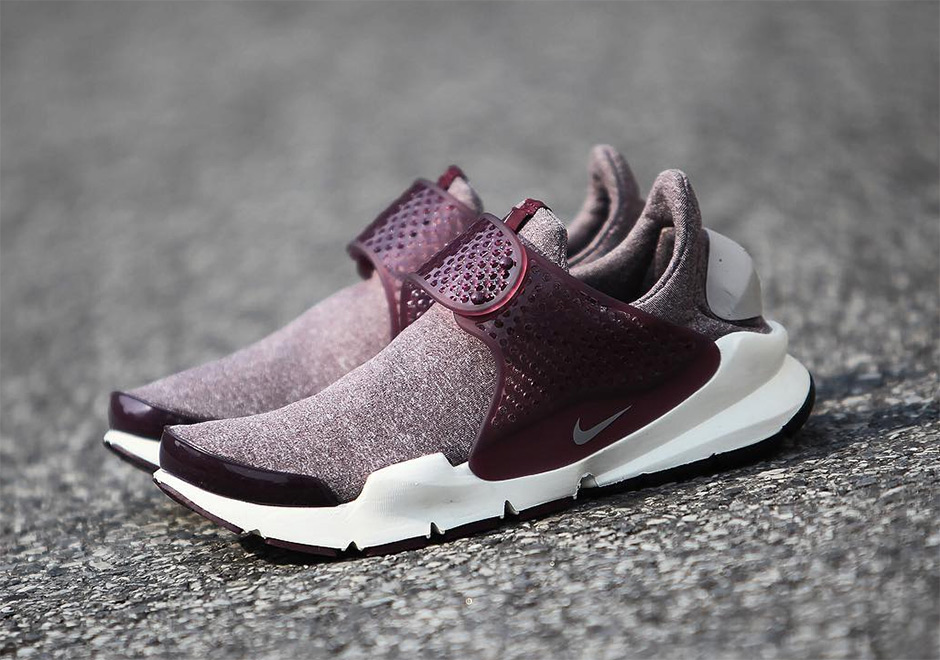 nike-sock-dart-maroon-fleece-1.jpg