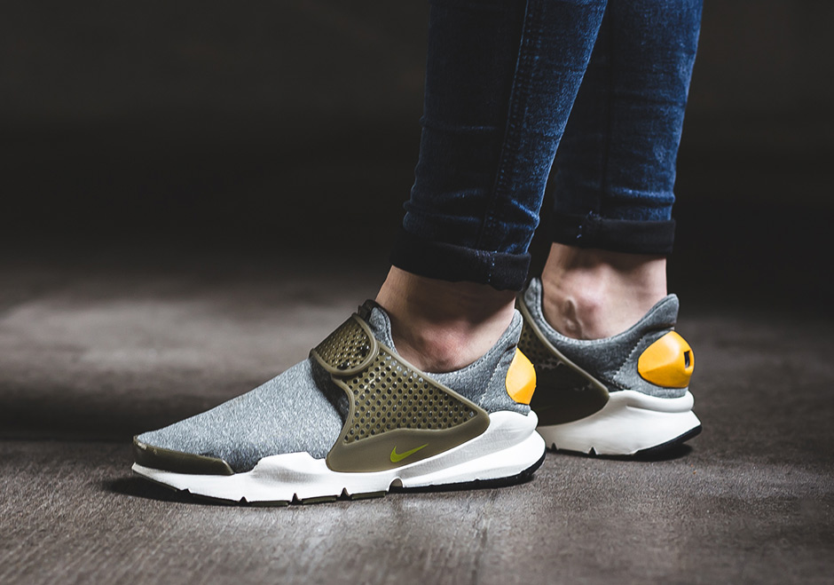 This Nike Sock Dart Brings Golden For The Ladies — CNK Daily (ChicksNKicks)