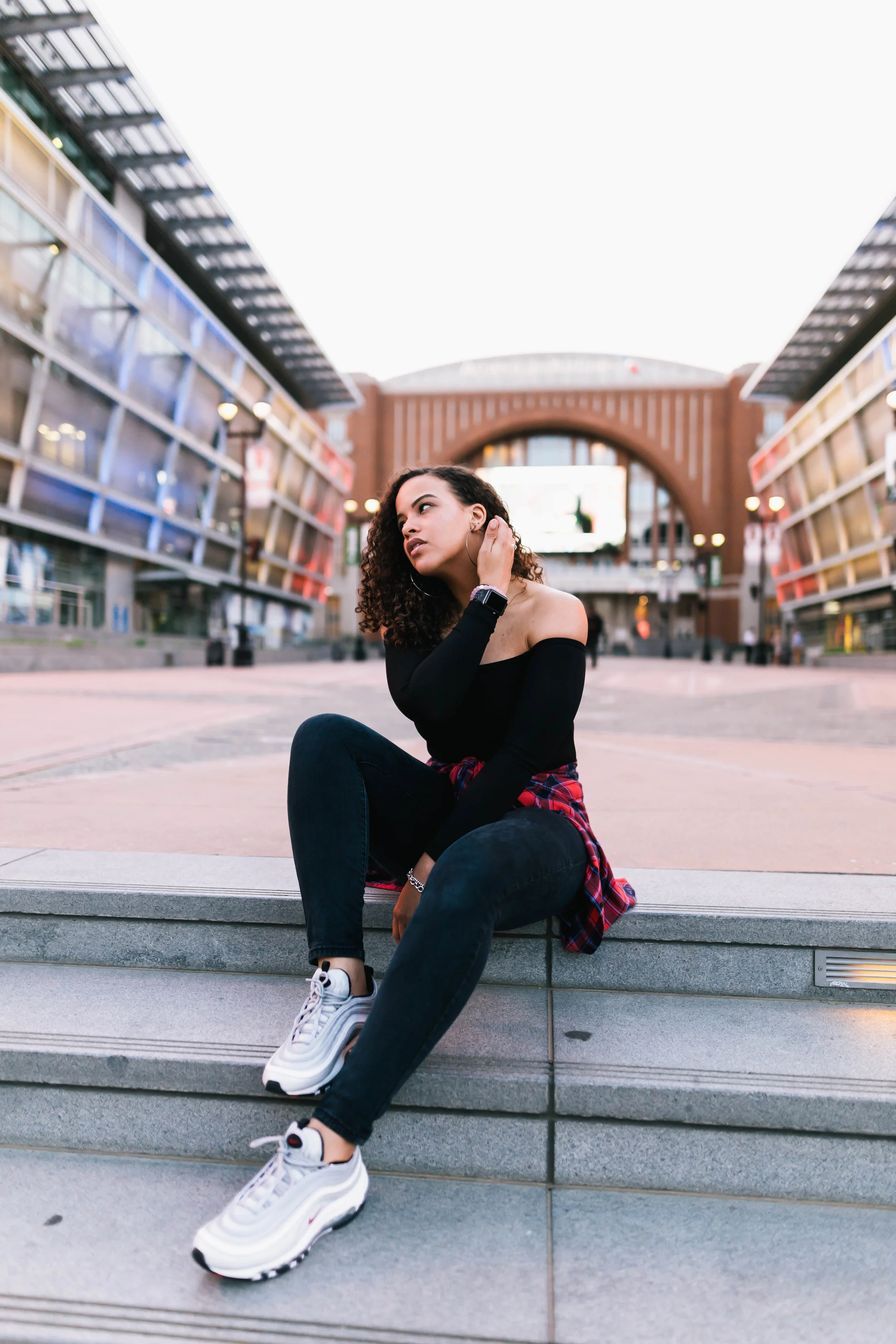 girl wearing air max 97