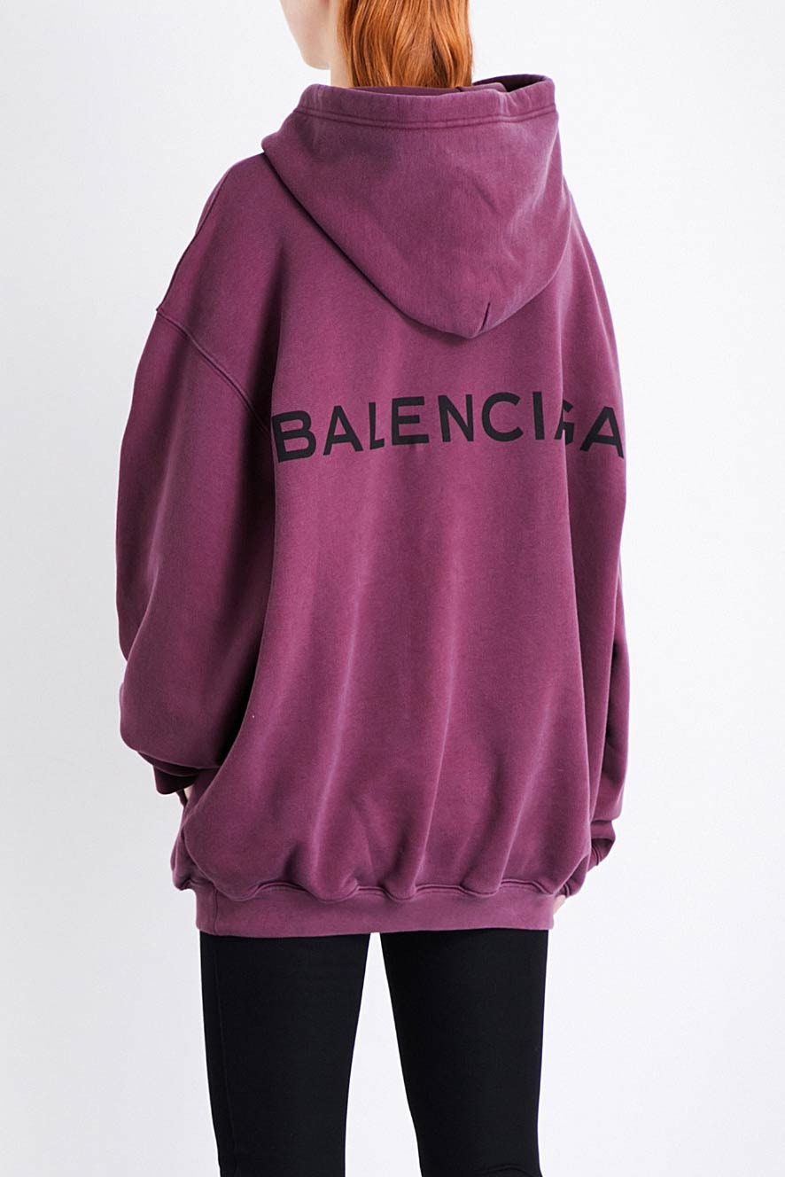 Kilde Serrated Røg Balenciaga has a Logo Print Hoodie And It's Super Cozy — CNK Daily  (ChicksNKicks)