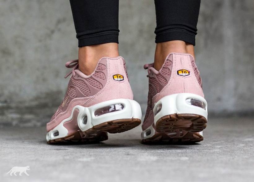 This Nike Air Max Plus TN is Draped in Particle Pink — CNK Daily  (ChicksNKicks)