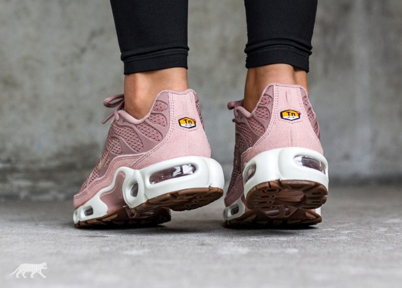 nike tn particle pink
