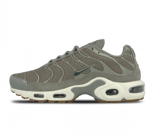 olive green air max plus womens