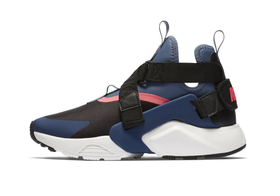 nike huarache city on feet