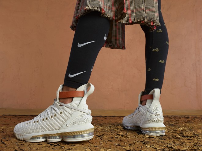 Arrepentimiento orquesta Descendencia Nike Brings The Black Girl Magic With the HFR x LeBron 16 — CNK Daily  (ChicksNKicks)