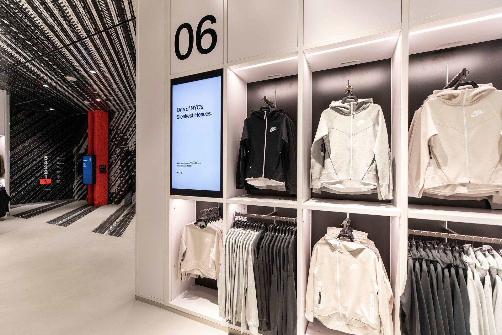 Completamente seco Venta ambulante consultor Take A Look At Nike's New NYC Flagship Store — CNK Daily (ChicksNKicks)