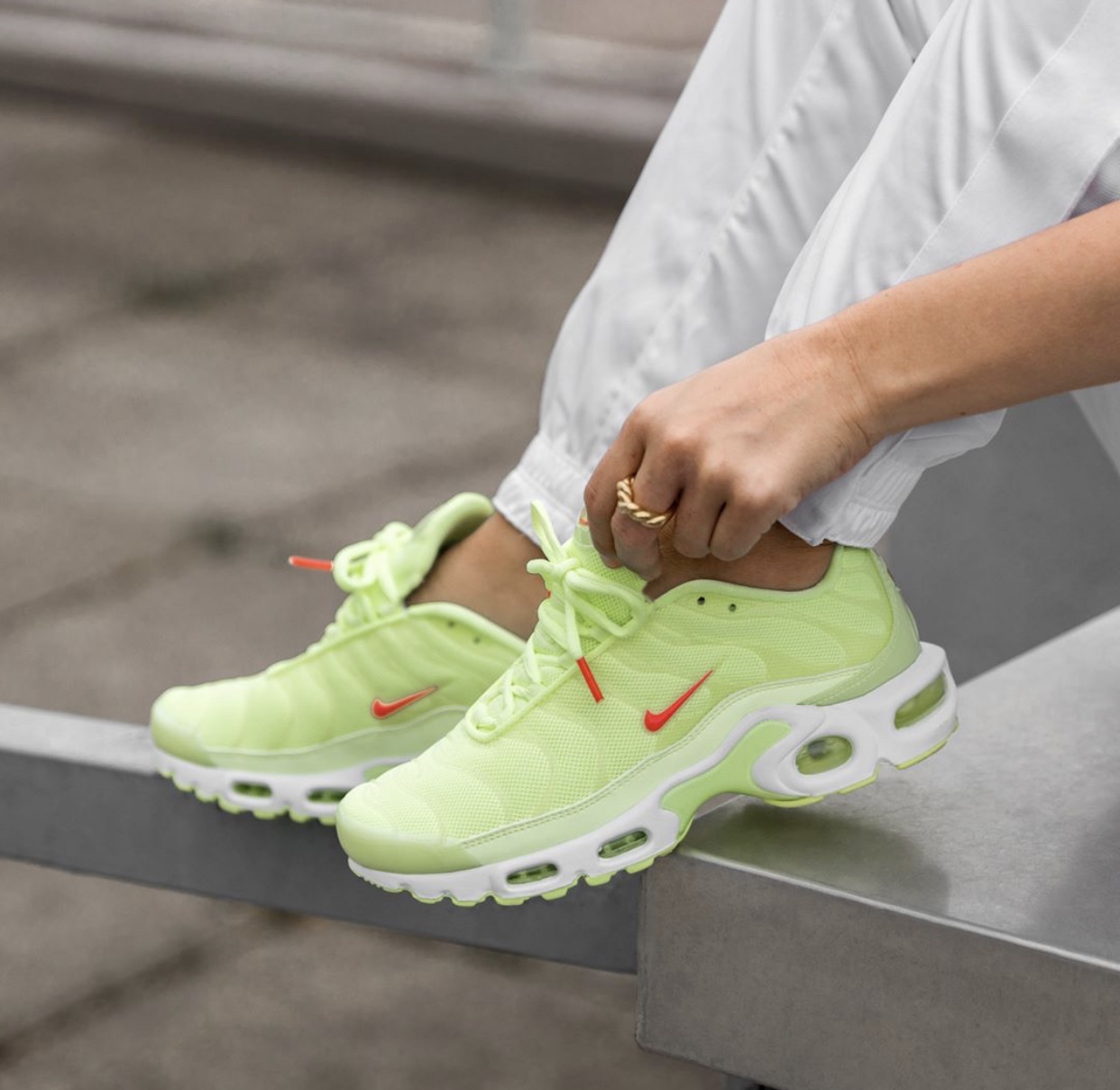 Altitud chico Un pan Barely Volt' Hits The Nike Air Max Plus TN SE — CNK Daily (ChicksNKicks)