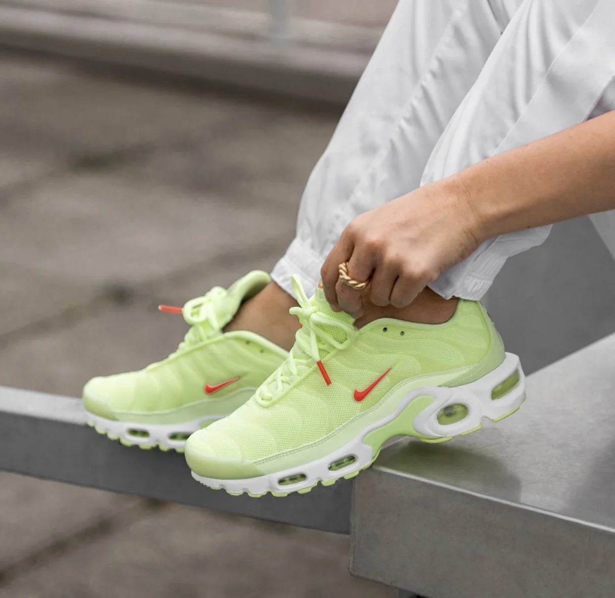 volt green air max plus