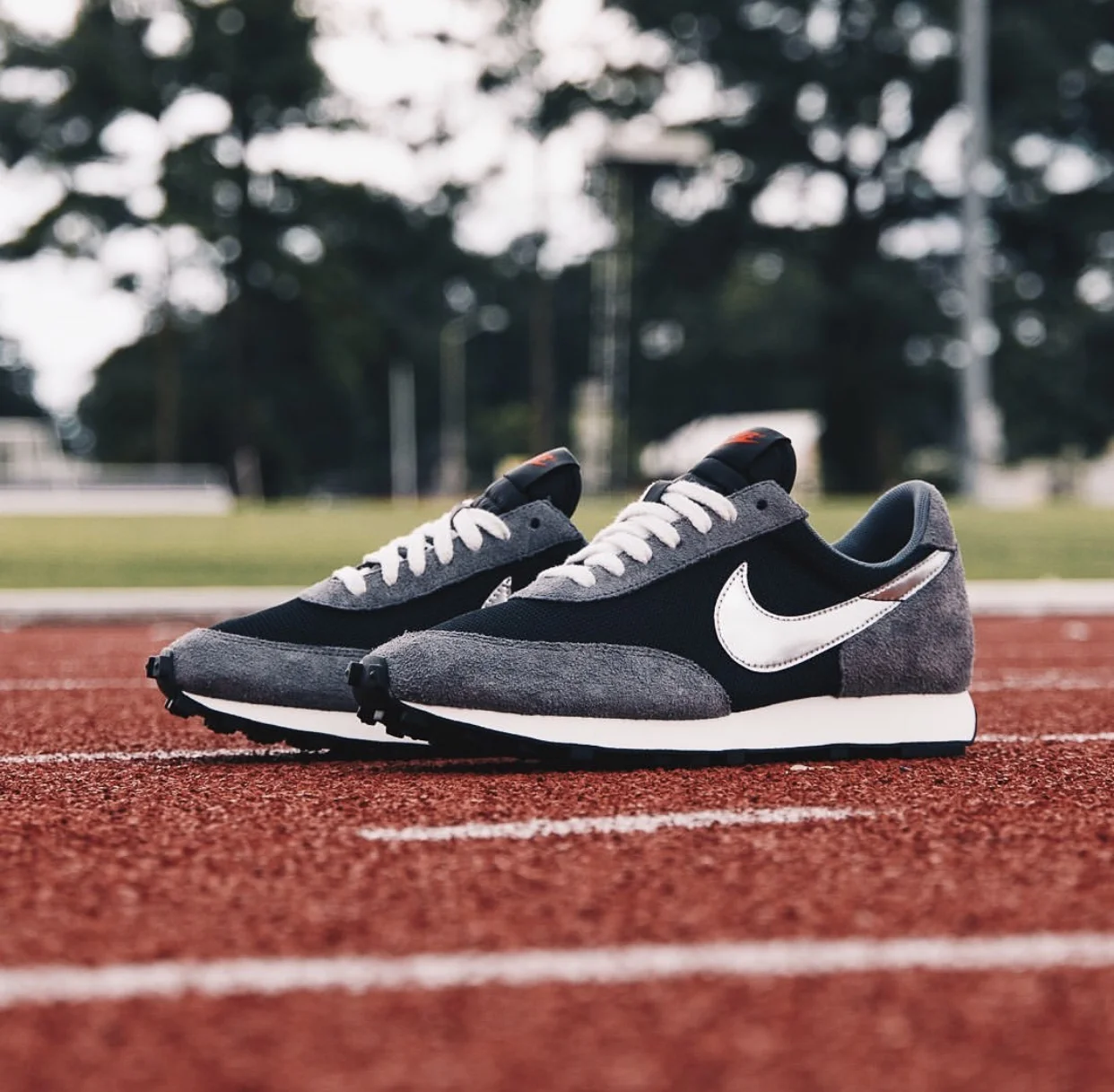 nike daybreak black metallic silver
