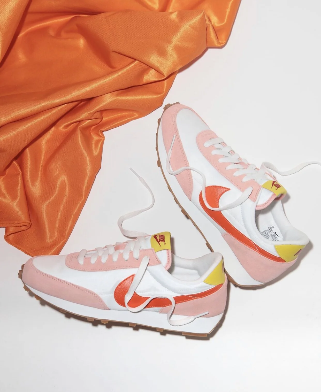 nike daybreak coral stardust uk