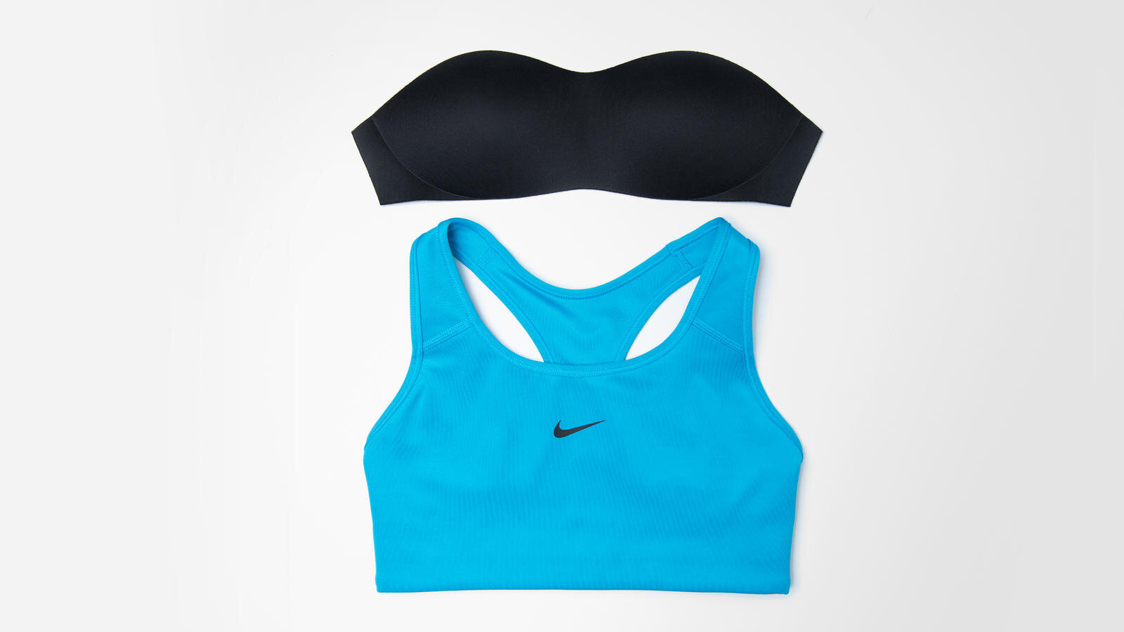 The new Nike Swoosh Sports Bra with a one-piece pad makes life easy with a  seamless shape and a top-loading pocket. Think about it: no mo