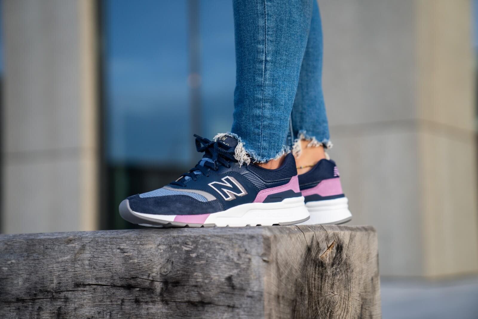 new balance sneakers district