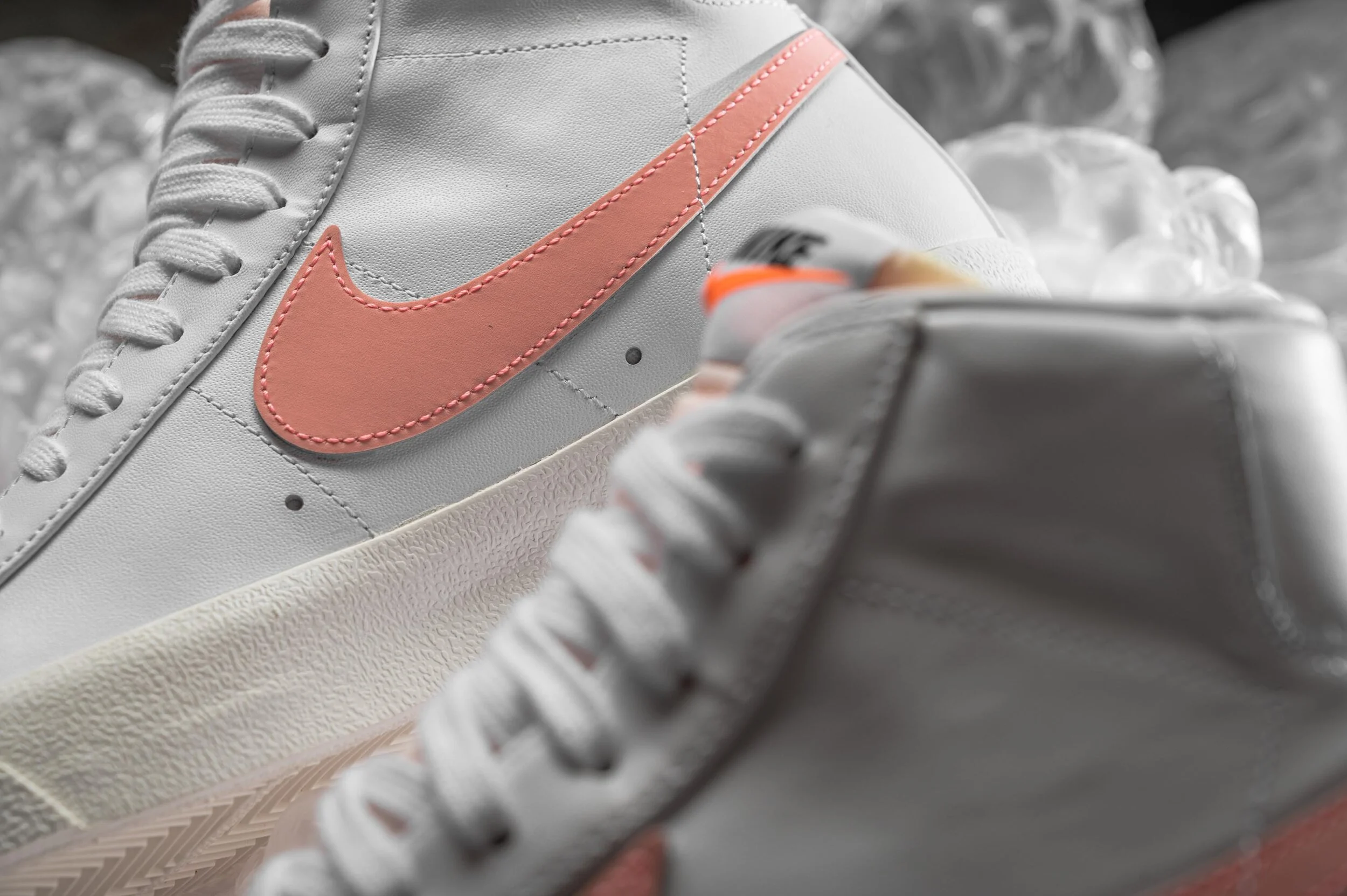 nike blazer mid 77 atomic pink