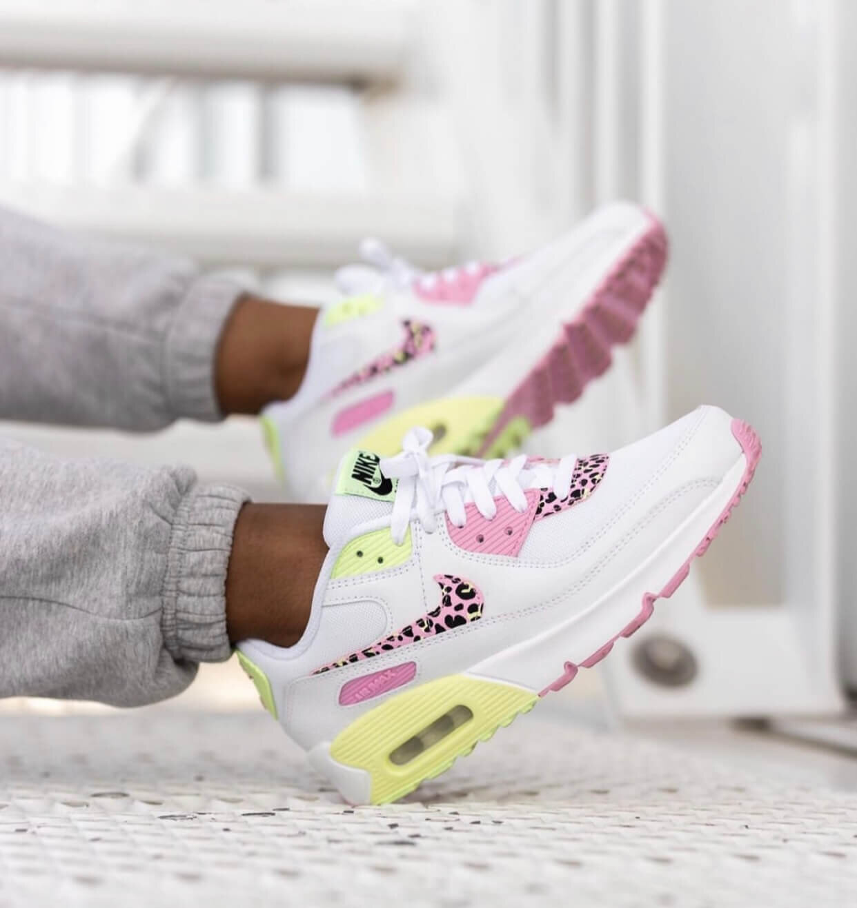 clérigo Delgado Maravilloso This Nike Air Max 90 GS is Available Now — CNK Daily (ChicksNKicks)