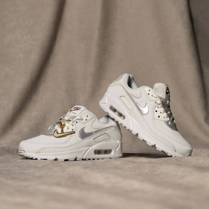 nike air max with chain