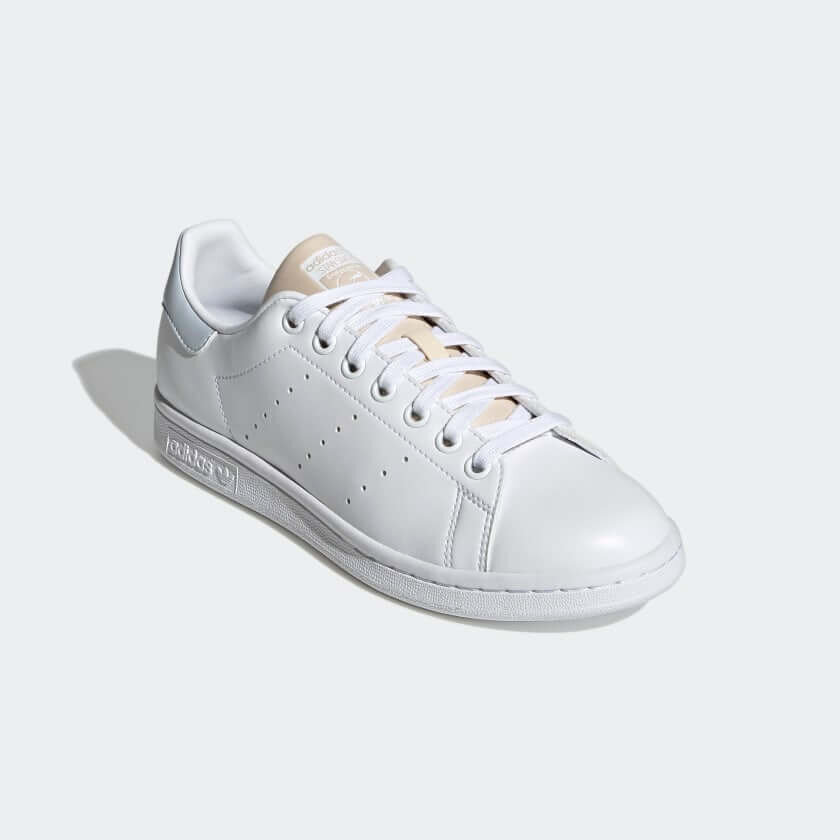 CNk-WMNs-adidas-Stan-Smith-Cloud-White-Halo-Ivory-Halo-Blue-front.jpg