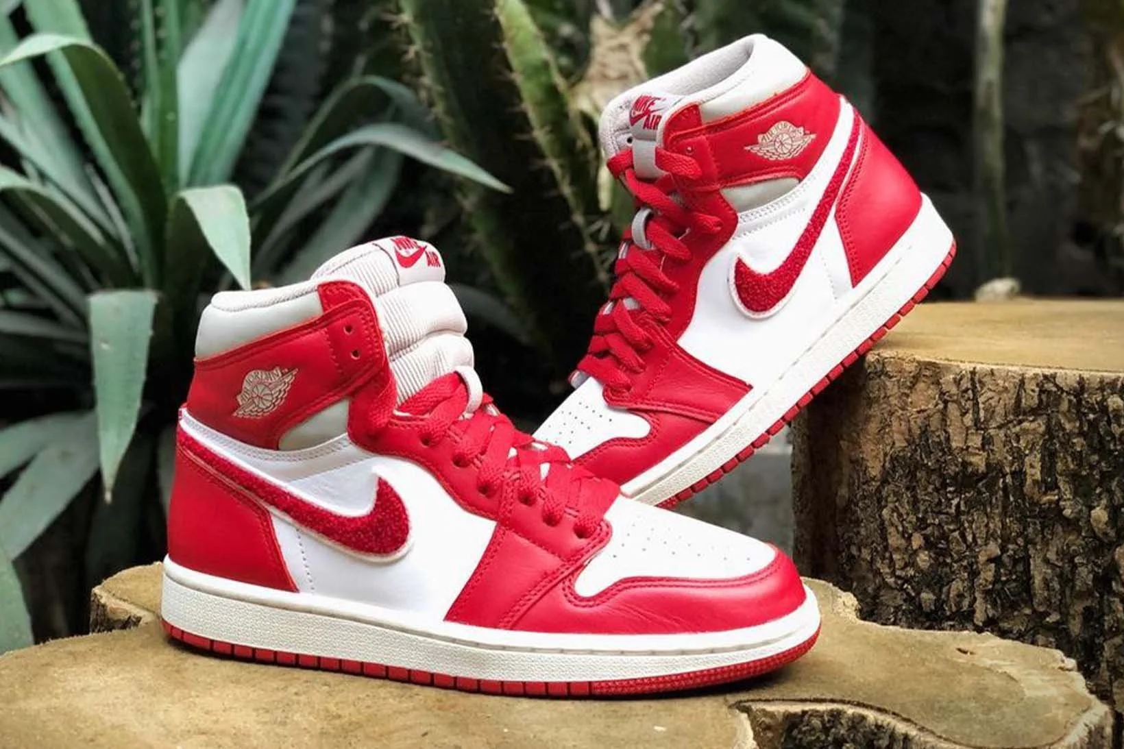 Nike WMNS Air Jordan 1 "Varsity Red" | First Look