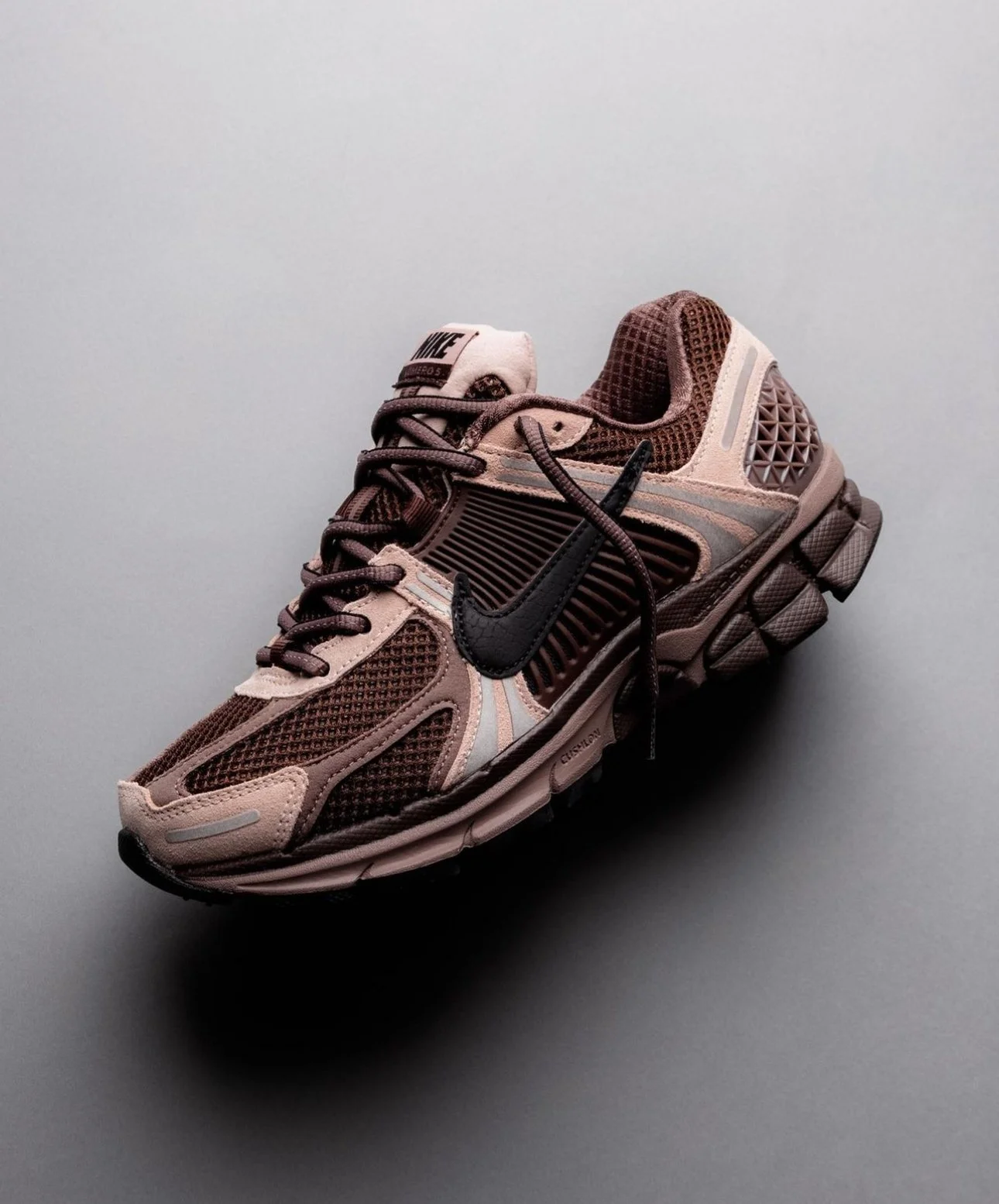 WMNS Nike Vomero 5 'Pink Oxford and Plum Eclipse' | Release Info