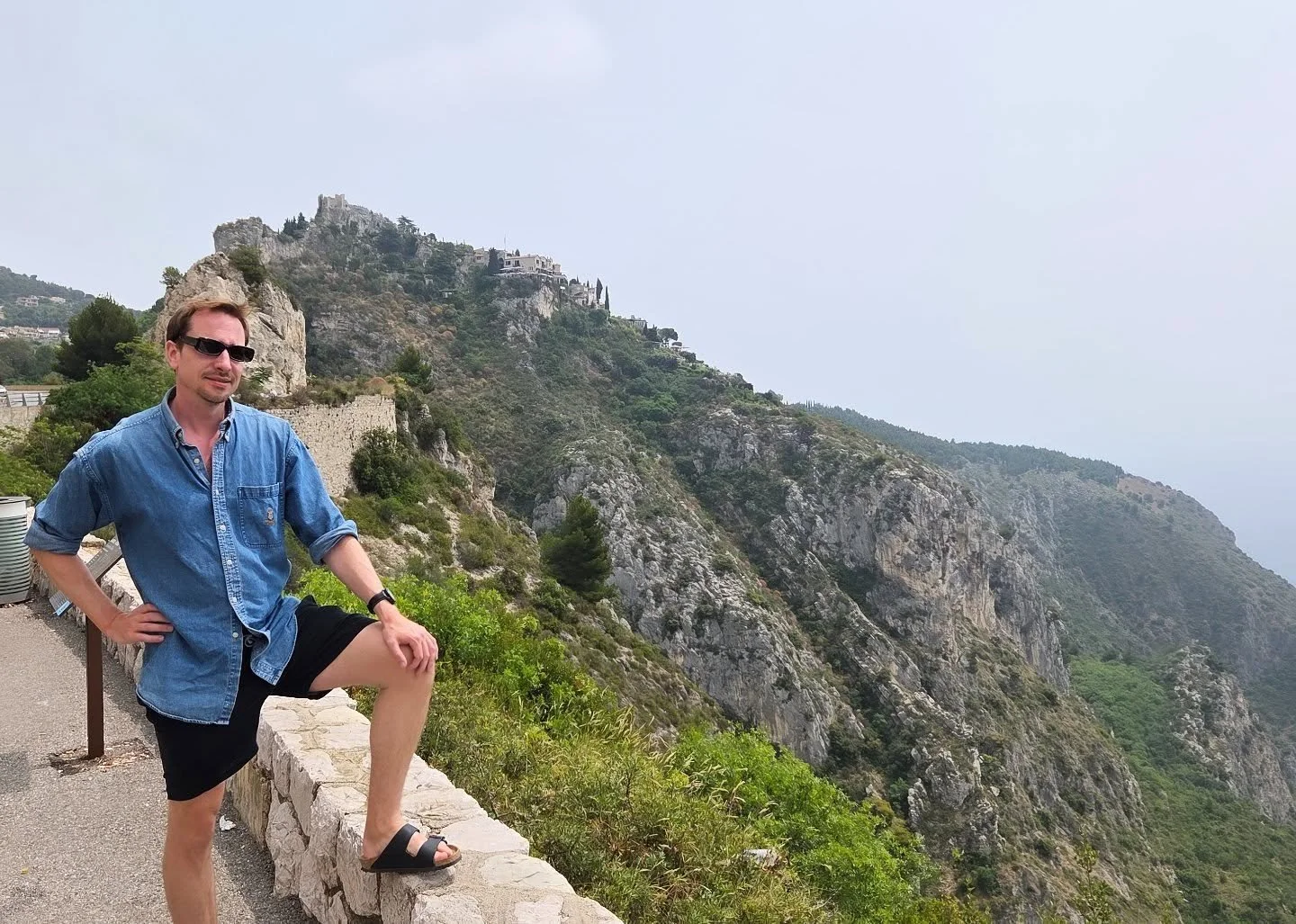 Unforgettable views and incredible adventures in the South of France! ☀️ Nice, Antibes, Monaco &ndash;  absolutely stunning.
.
.
.

#SouthOfFrance #FrenchRiviera #NiceFrance #Antibes #Monaco #CoteDAzur #TravelFrance #CoastalViews #Cliffside #Mediterr