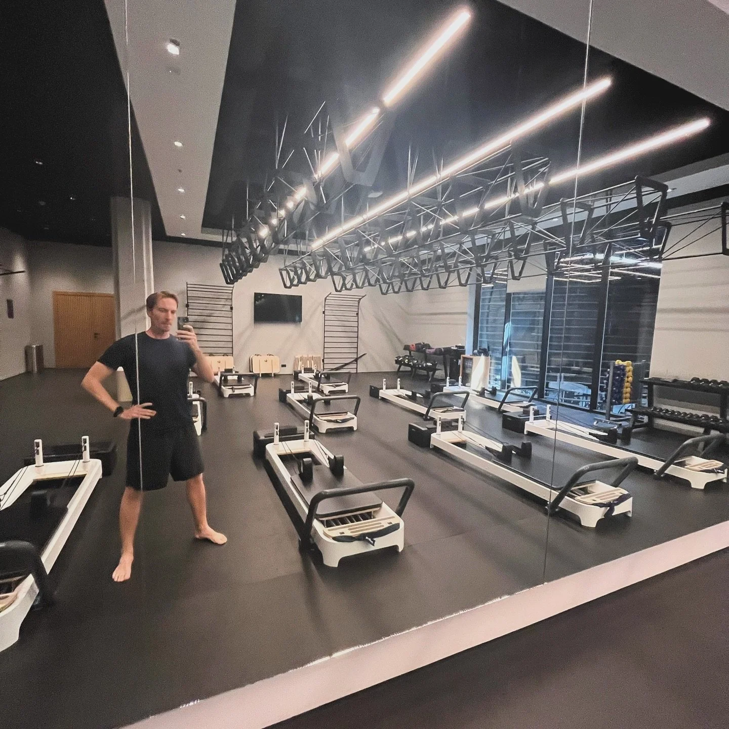 Throwing it back to my time teaching Reformer Pilates in Saudi Arabia @core.riyadh a few years ago! 🙌 It was such an incredible experience to connect with people from all walks of life and witness the universal drive for movement and health, no matt