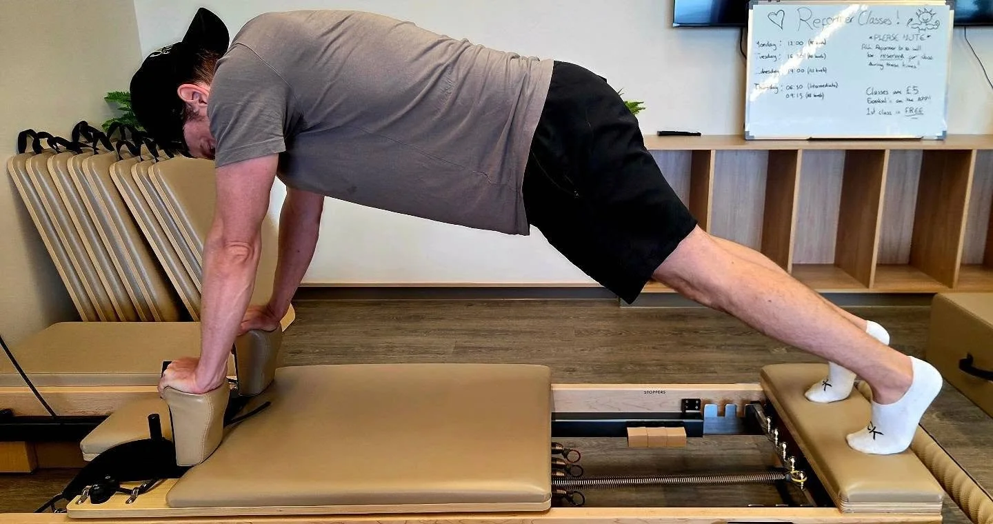 Cornwall views and reformer cues. 🌊💪
​So glad to be back on the machine today at @snapfitness! Love seeing how many gyms are making reformers accessible now. It makes staying consistent on the go so much easier.
​Time to shake! ⚡️

#ReformerPilates