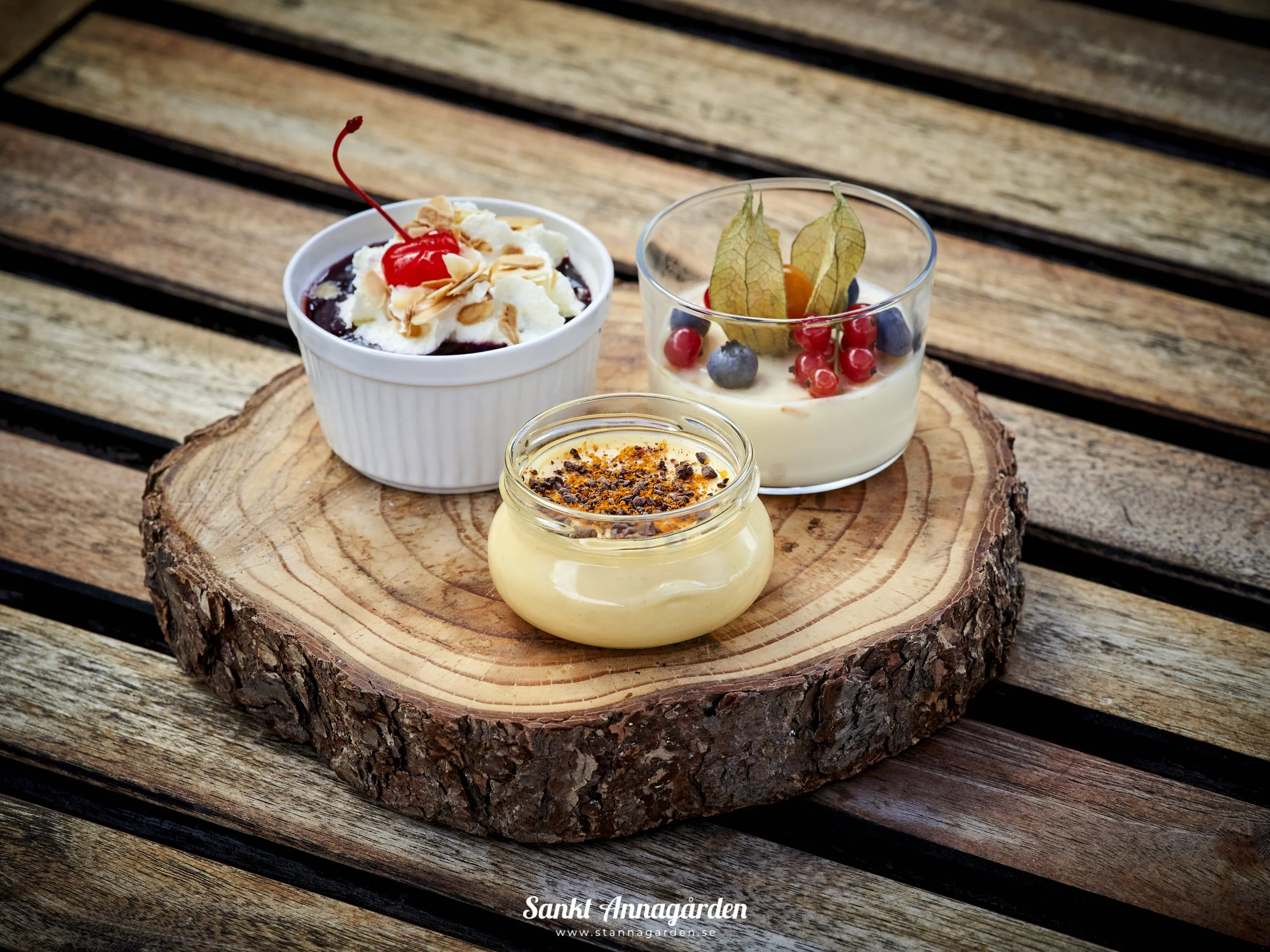 Efterrätter Sankt Annagården restuarang sverige östergötland. Desserts restaurant sweden archipelago. Närproducerad. Photography Studio Myra Wippler