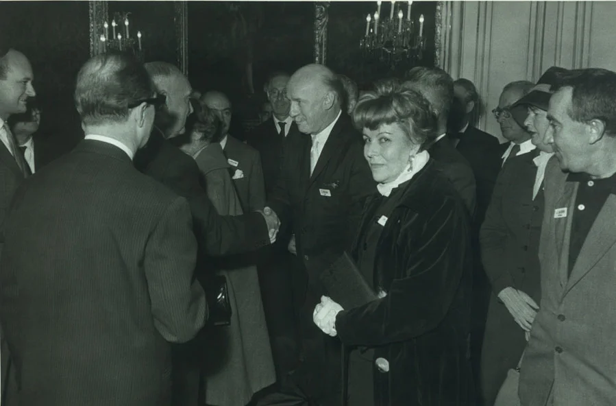  Theodore Roszak shaking hands 