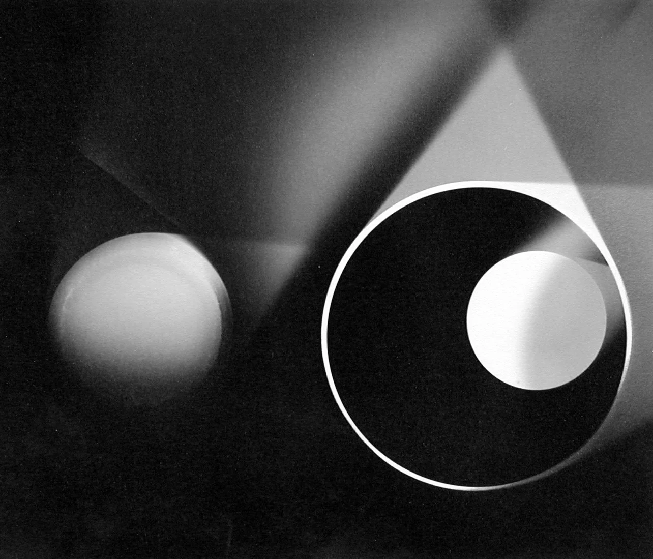 1937-41_Untitled_Photogram_SFMOMA_84.62.jpg