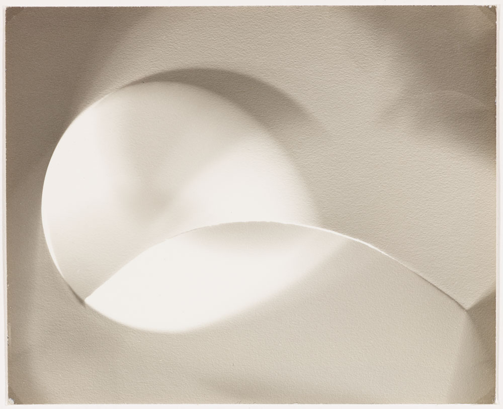 1937-41_Photogram_Abstract_Ball_deYoung_SF.jpg