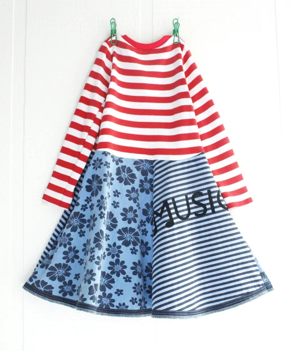 Size 4T ~ 24 ยฝโ long, 11 ยฝโ across chest at underarm. Sleeves are 11โ from underarm to wrist. Features ยฉ courtneycourtney music silkscreen on back. Any faint paintmarks are result of the handmade printing technique. The prints will soften after initial wash. {get this look}