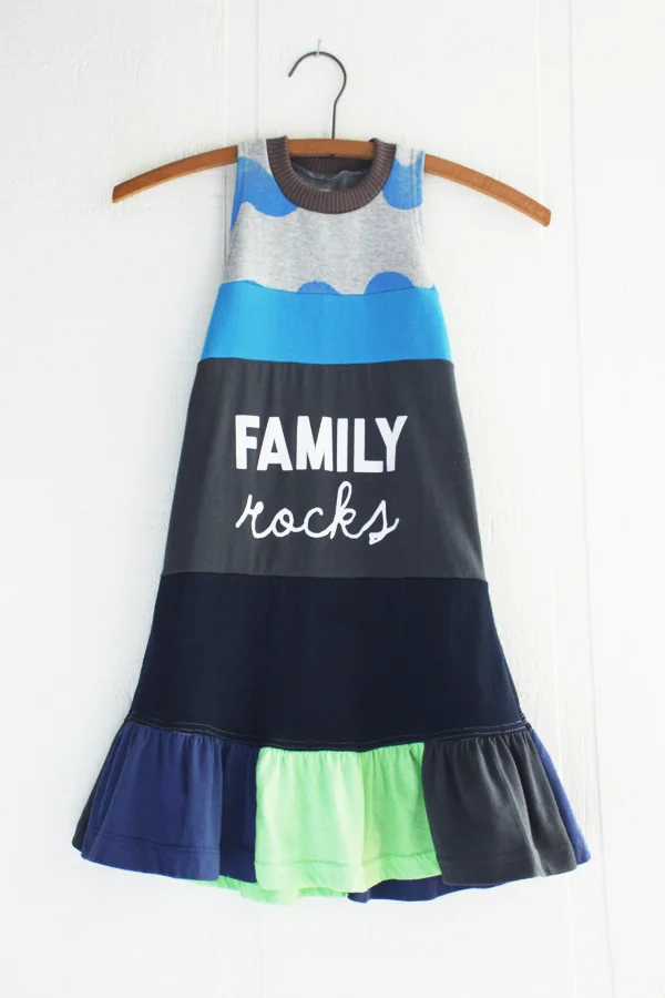 ⅘ family:rocks:squiggle:blue:green.jpg