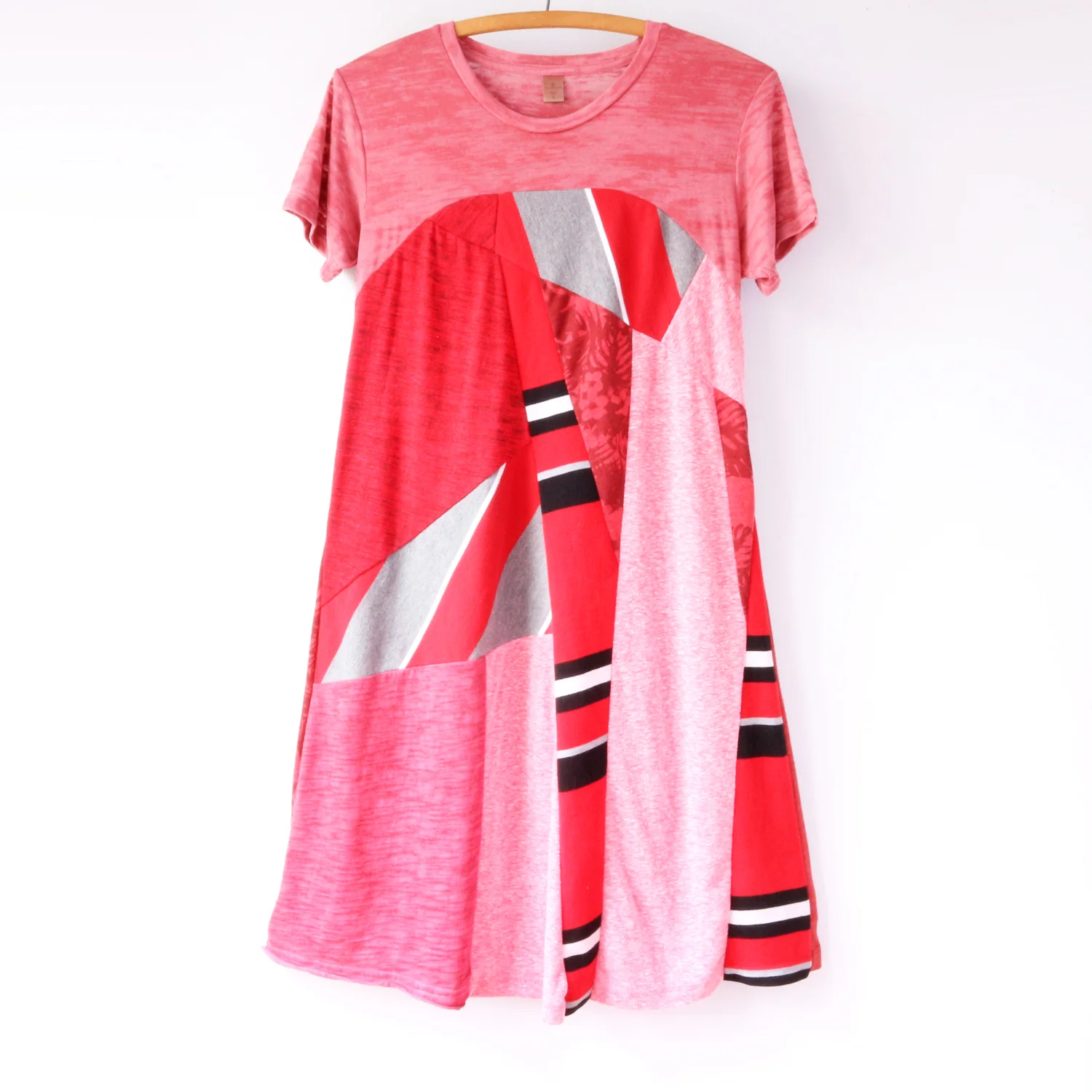 womens burnout tee L reds patchwork.jpg