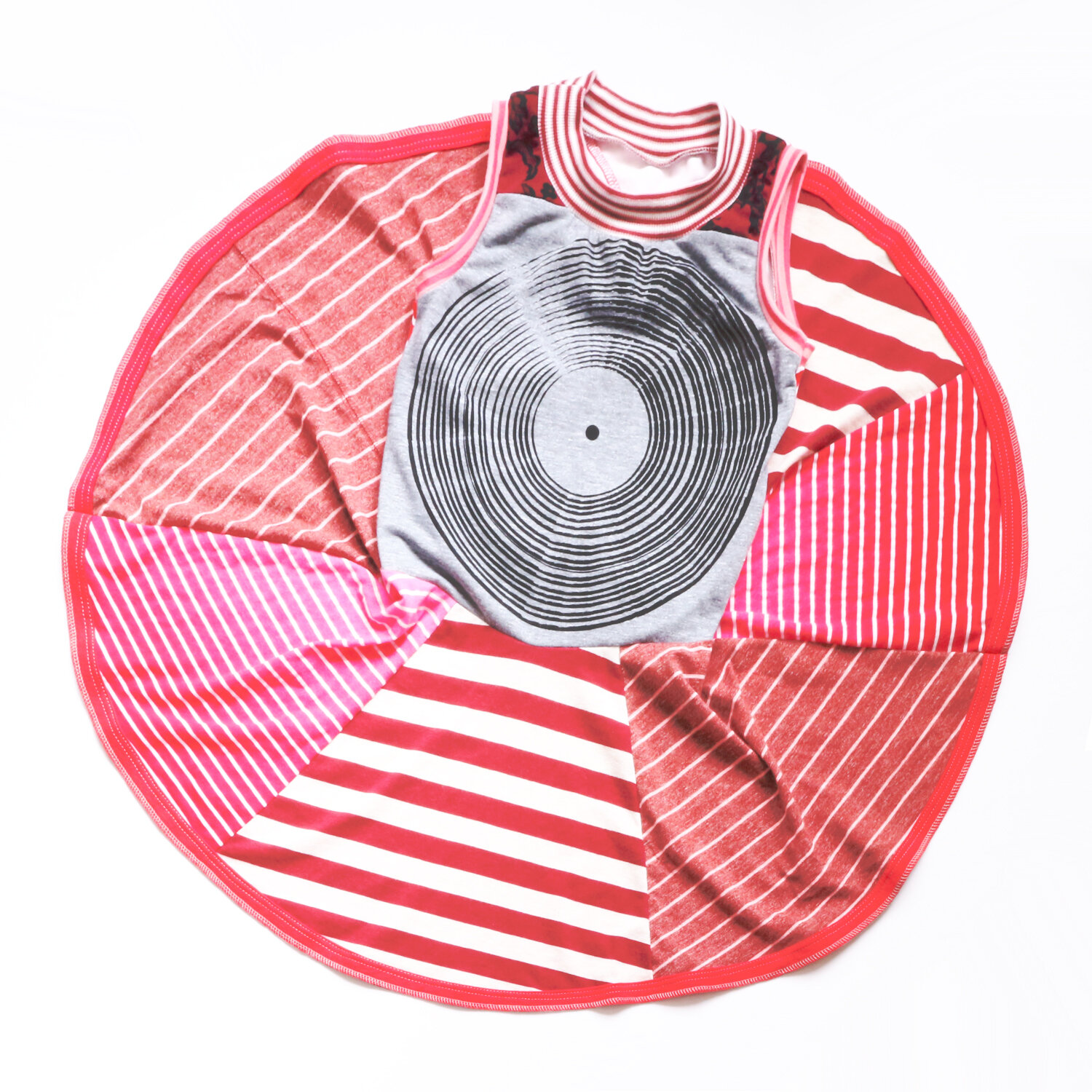 open ⅞ blackbird:record:twirl:reds:stripes.jpg
