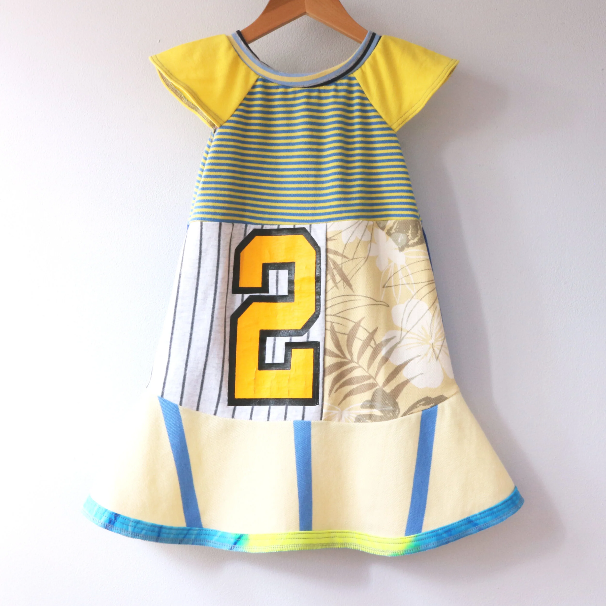 2T yellow:blue:gold:flutter.jpg