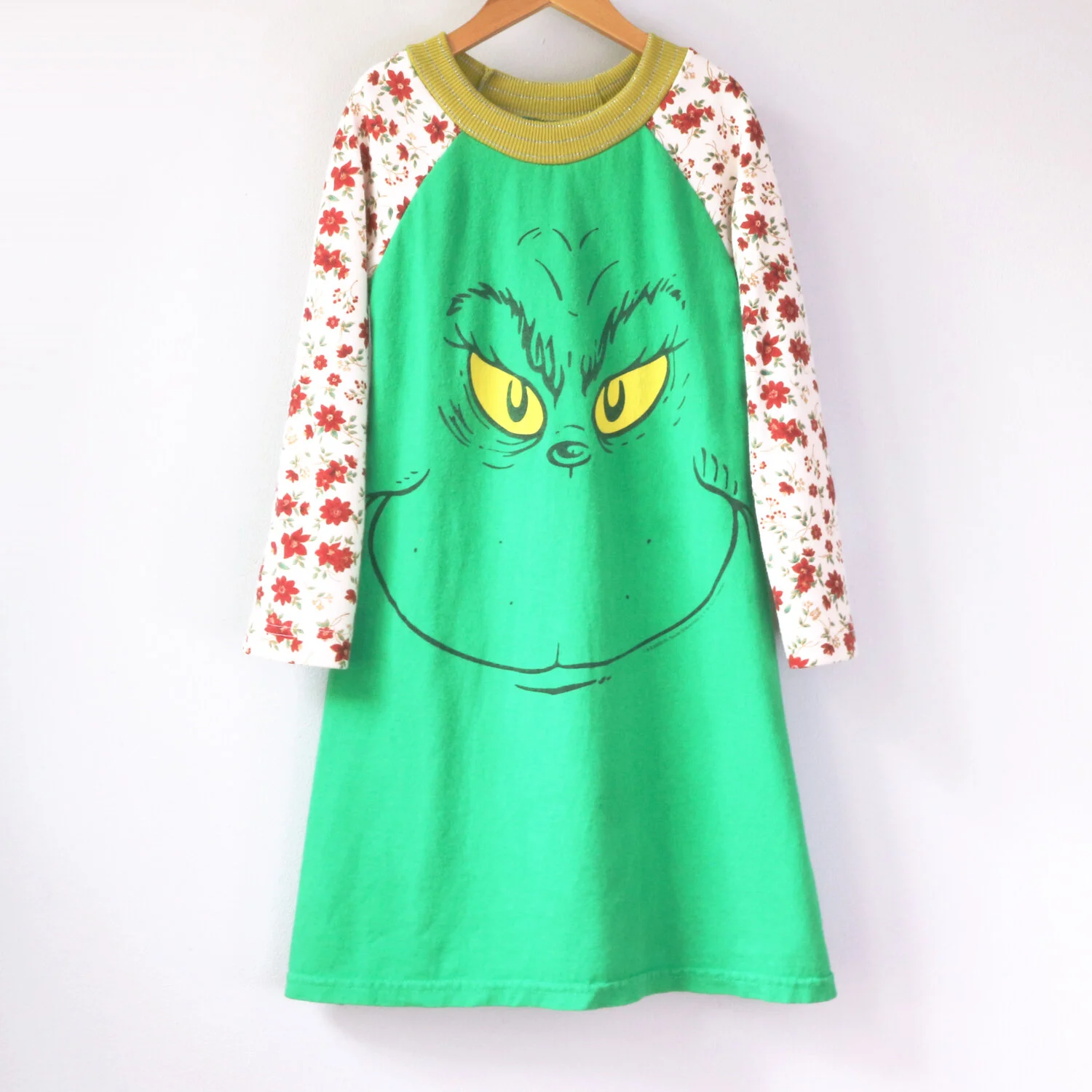 5T grinch:poinsettia:ls.jpg