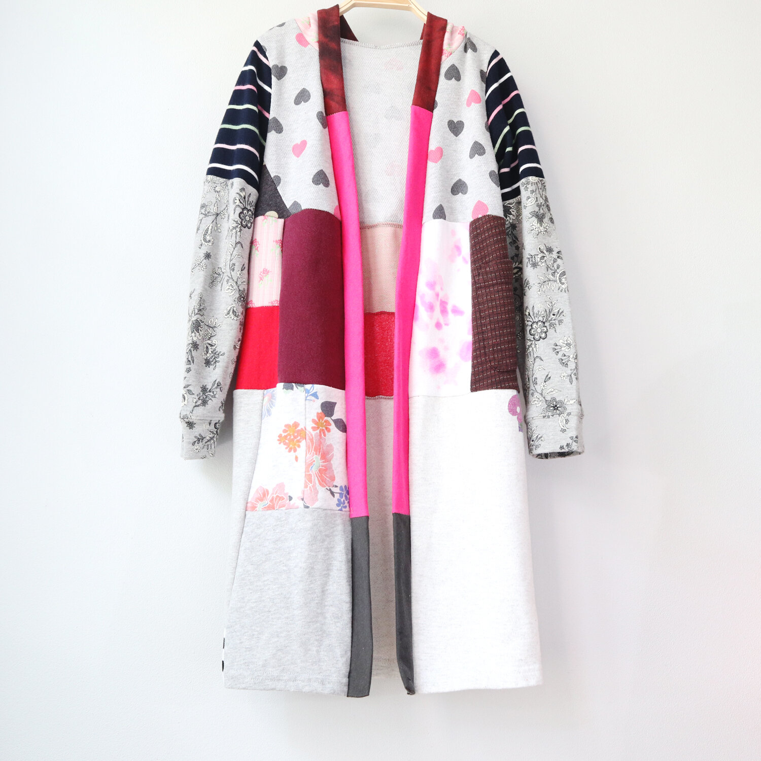 8:10 gray:hearts:pink:pocket:hooded:robe:cardigan.jpg