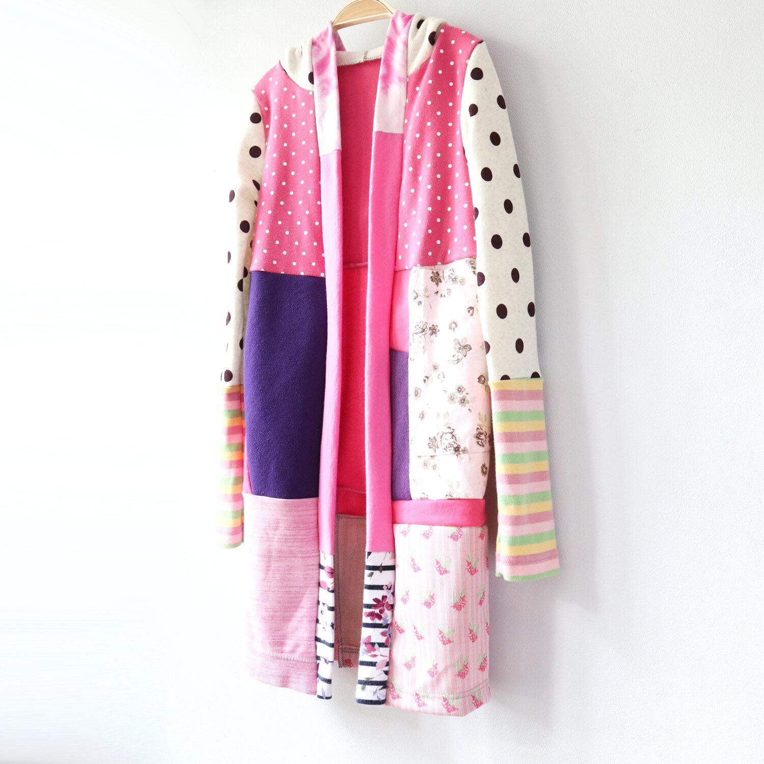 side wall 8:10 polkadots:pink:hooded:robe:cardigan.jpg