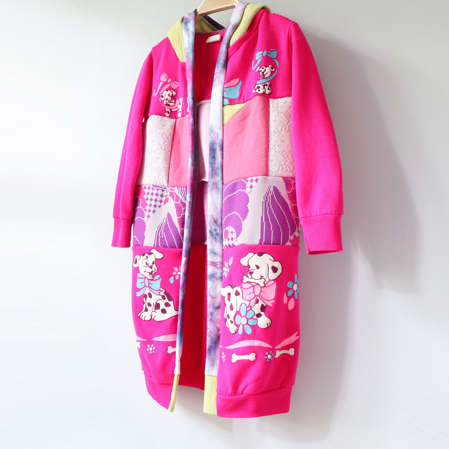 side wall 5 puppies:pink:vtg:hooded:robe:cardigan.jpg