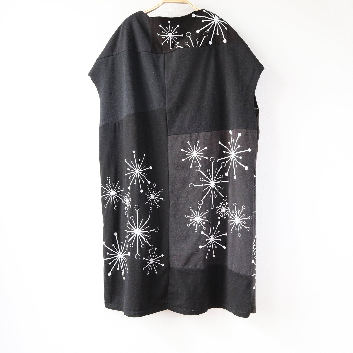 mothers day 2022 starburst capsleeve funnel neck IMG_2546.jpg