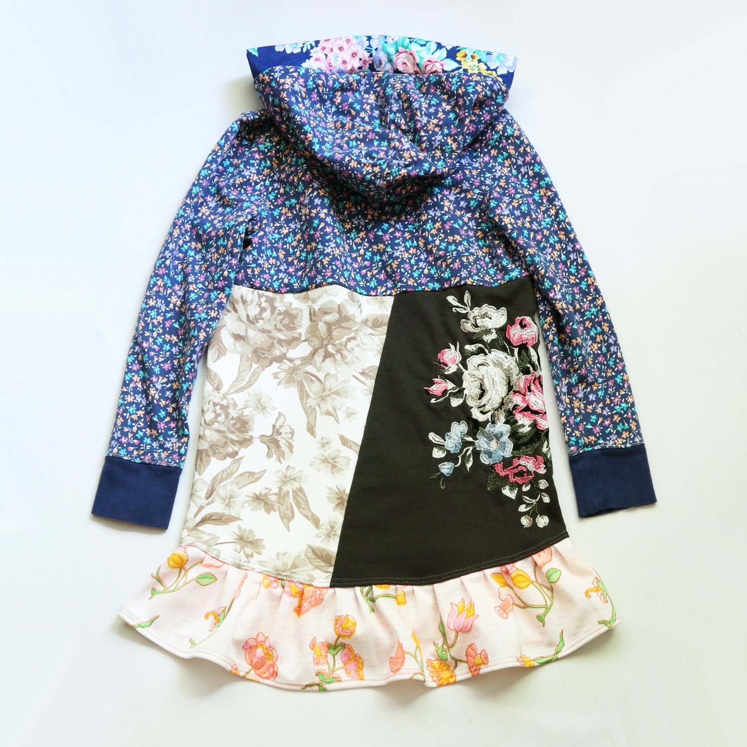 back ⅞ superfloral:embroidery:hooded:robe:cardigan.jpg