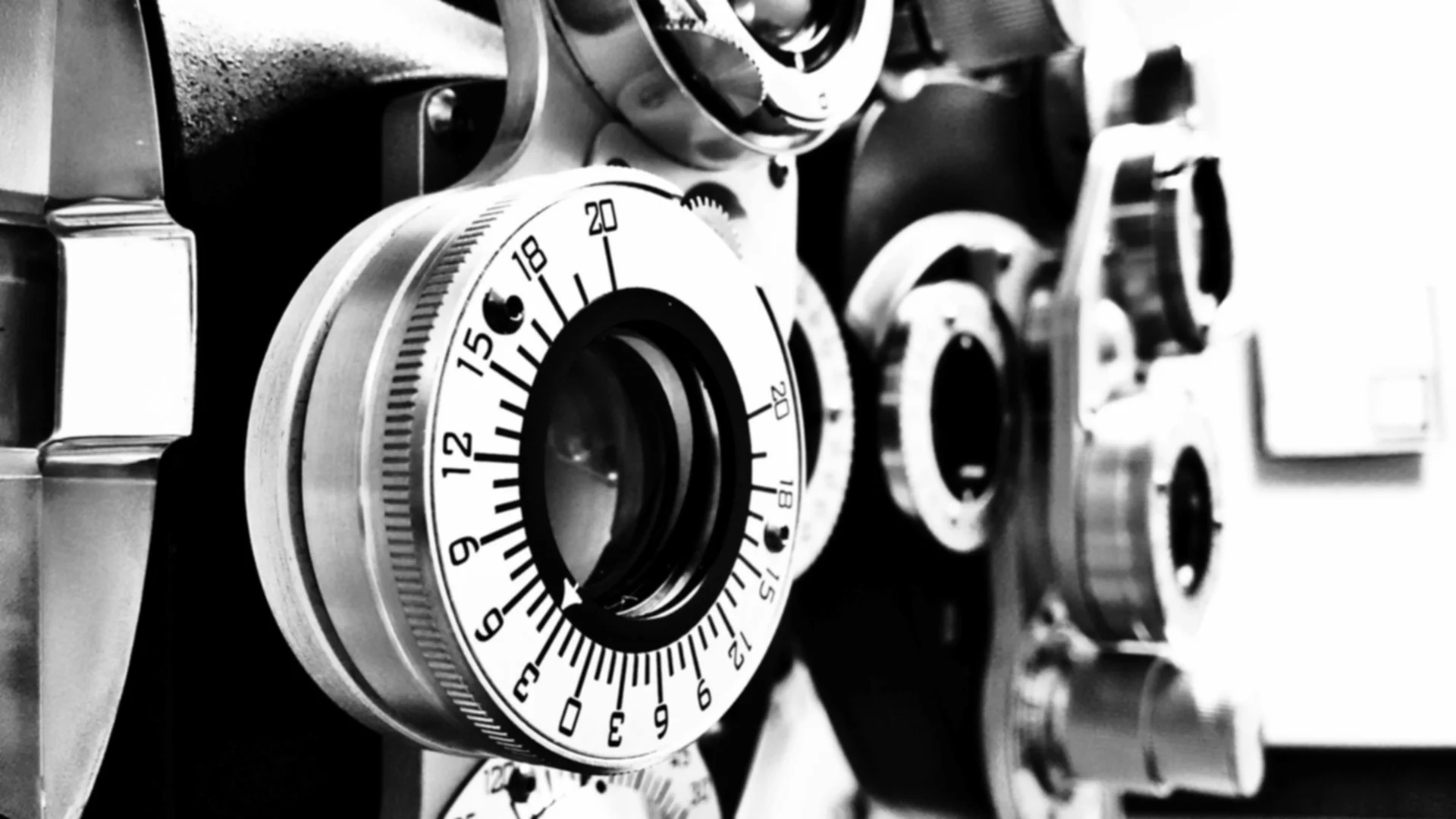 lens-915782_1920.jpg