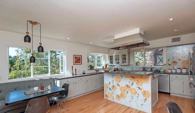 Kitchen & Dining Area