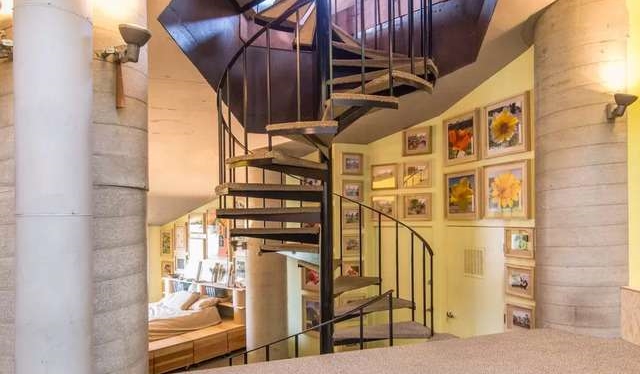 Spiral staircase