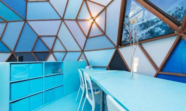 Dining / Workspace, Detail